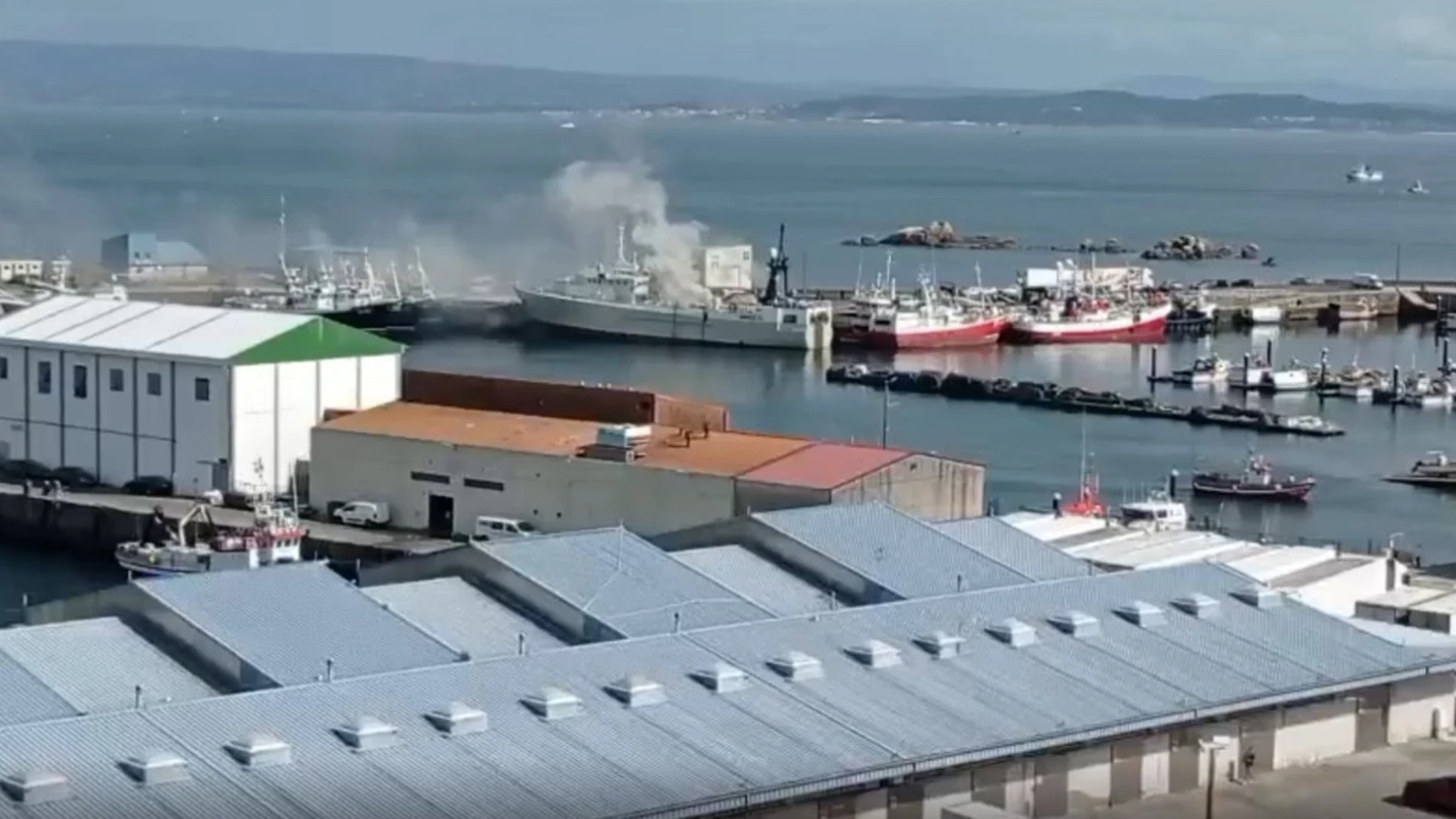 Imagen del barco ardiendo.