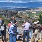 Profesores y estudiantes árabes visitan el Geoparque Las Loras 