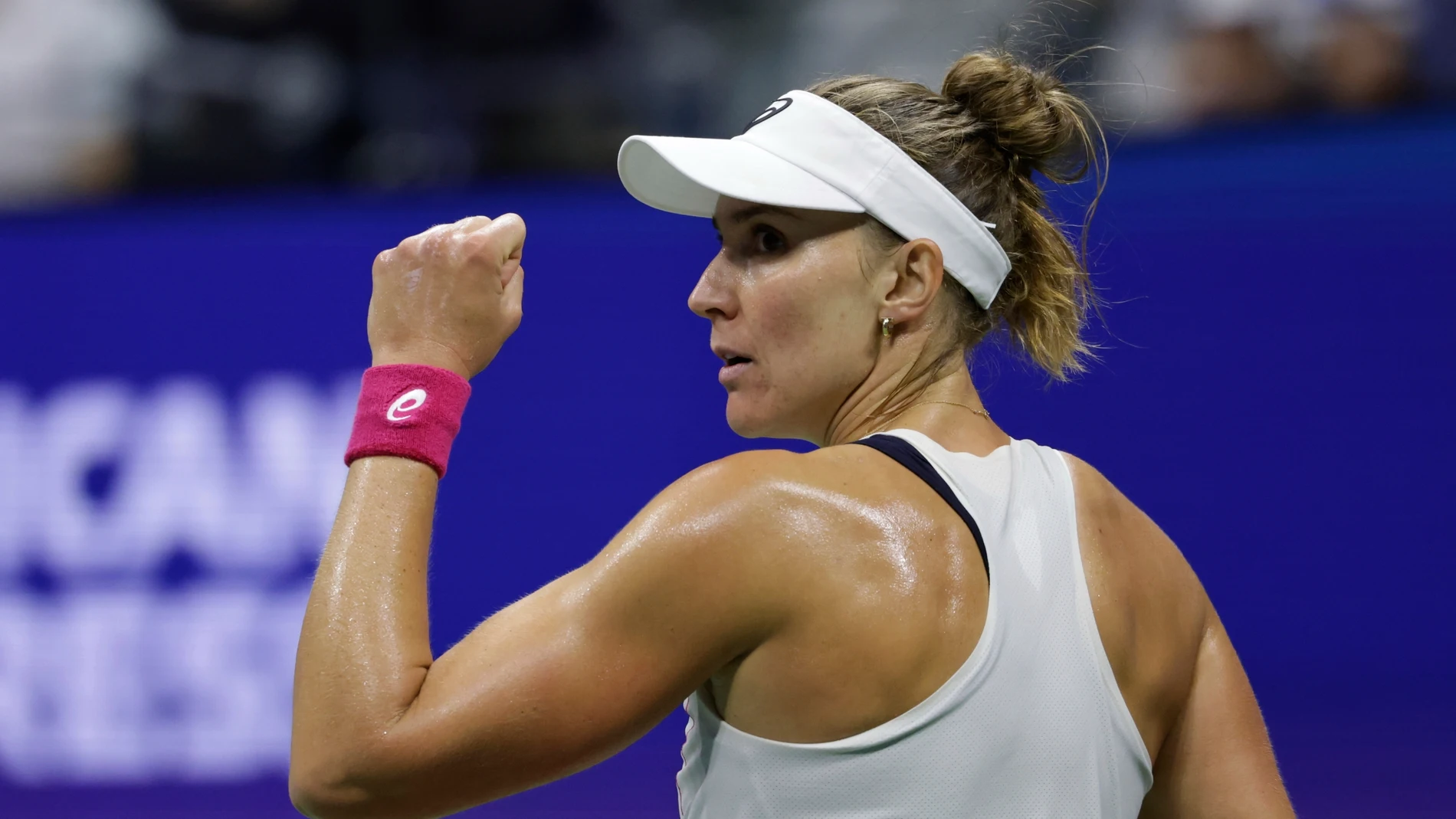 Beatriz Haddad Maia, of Brazil, reacts after winning a point against Amanda Anisimova, of the United States, during the fourth-round of the U.S. Open tennis championships, Monday, Sept. 1, 2025, in New York. (AP Photo/Adam Hunger)