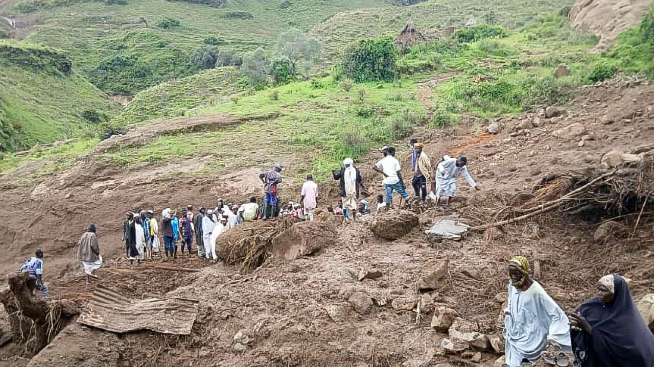 スーダンの地滑りが村を掃除し、少なくとも1000人の死者を去ります