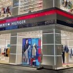 Tommy Hilfiger tiene las zapatillas casual que mejor sientan y que ahora están al alcance de todas