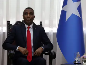 Somalia's Prime Minister Hamza Abdi Barre visits Serbia Belgrade (Serbia), 02/09/2025.- Somalia's Prime Minister Hamza Abdi Barre talks with Serbia's prime minister during their meeting in Belgrade, Serbia, 02 September 2025. Prime Minister Hamza Abdi Barre is on an official state visit to Serbia. (Belgrado) EFE/EPA/ANDREJ CUKIC