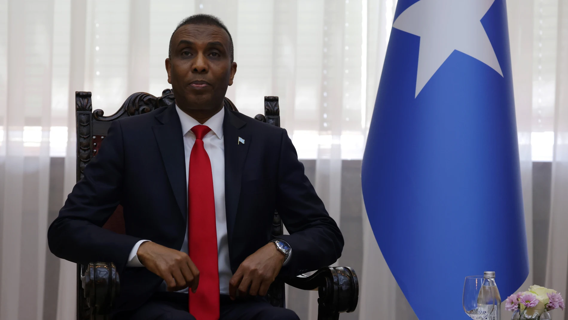 Belgrade (Serbia), 02/09/2025.- Somalia's Prime Minister Hamza Abdi Barre talks with Serbia's prime minister during their meeting in Belgrade, Serbia, 02 September 2025. Prime Minister Hamza Abdi Barre is on an official state visit to Serbia. (Belgrado) EFE/EPA/ANDREJ CUKIC