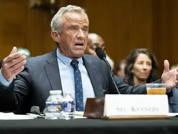 EEUU.-AMP.-El secretario de Sanidad acusa a la directora de los CDC de mentir tras denunciar presiones sobre las vacunas EEUU.-AMP.-El secretario de Sanidad acusa a la directora de los CDC de mentir tras denunciar presiones sobre las vacunas