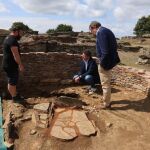 El delegado territorial de la Xunta en Lugo, Javier Arias, durante visita al Castro de Viladonga. 