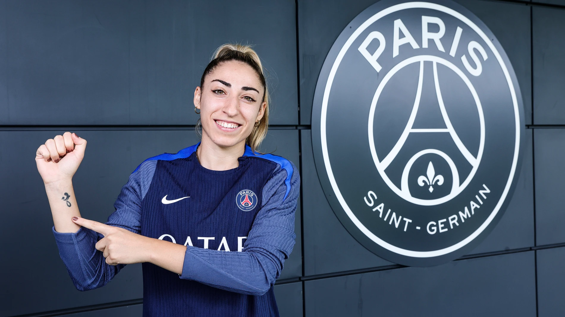 Poissy (France), 04/09/2025.- Paris Saint-Germain FC soccer player Olga Carmona of Spain shows her tattoo as she poses for a portrait at the PSG Campus training center in Poissy, west of Paris, France, 03 September 2025 (issued 04 September 2025). Carmona, who signed a three-year contract with the Paris club, spoke ahead of the Women's Ballon d'Or ceremony on 22 September. 'I think everyone nominated deserves it, and let's hope the best one wins, and above all, that it's a Spanish woman,' ref...