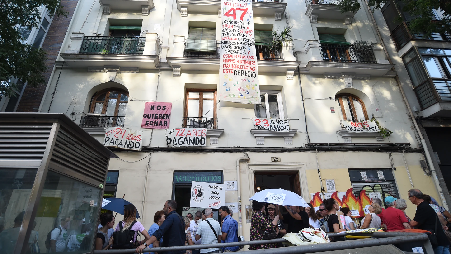 Varias personas se manifiestan en defensa de los espacios públicos y sus equipamientos de Arganzuela, a 4 de agosto de 2025, en Madrid (España). Diferentes colectivos vecinales han convocado una manifestación coincidiendo con el inicio de las Fiestas de la Melonera, para defender los espacios públicos y los equipamientos. 04 SEPTIEMBRE 2025 Gustavo Valiente / Europa Press 04/09/2025