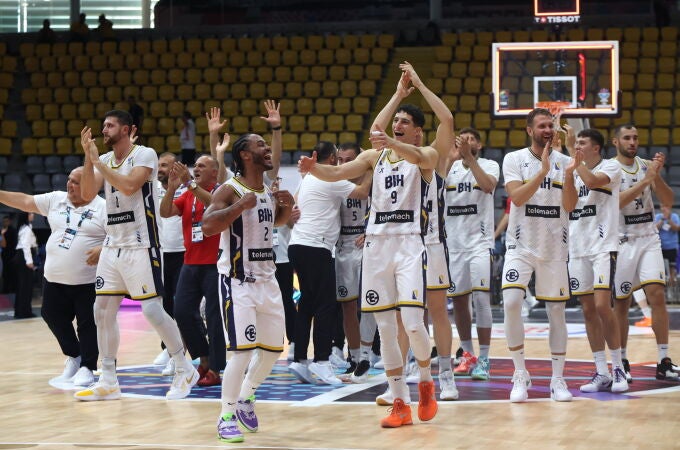 Bosnia celebra su victoria ante Georgia en el Eurobasket