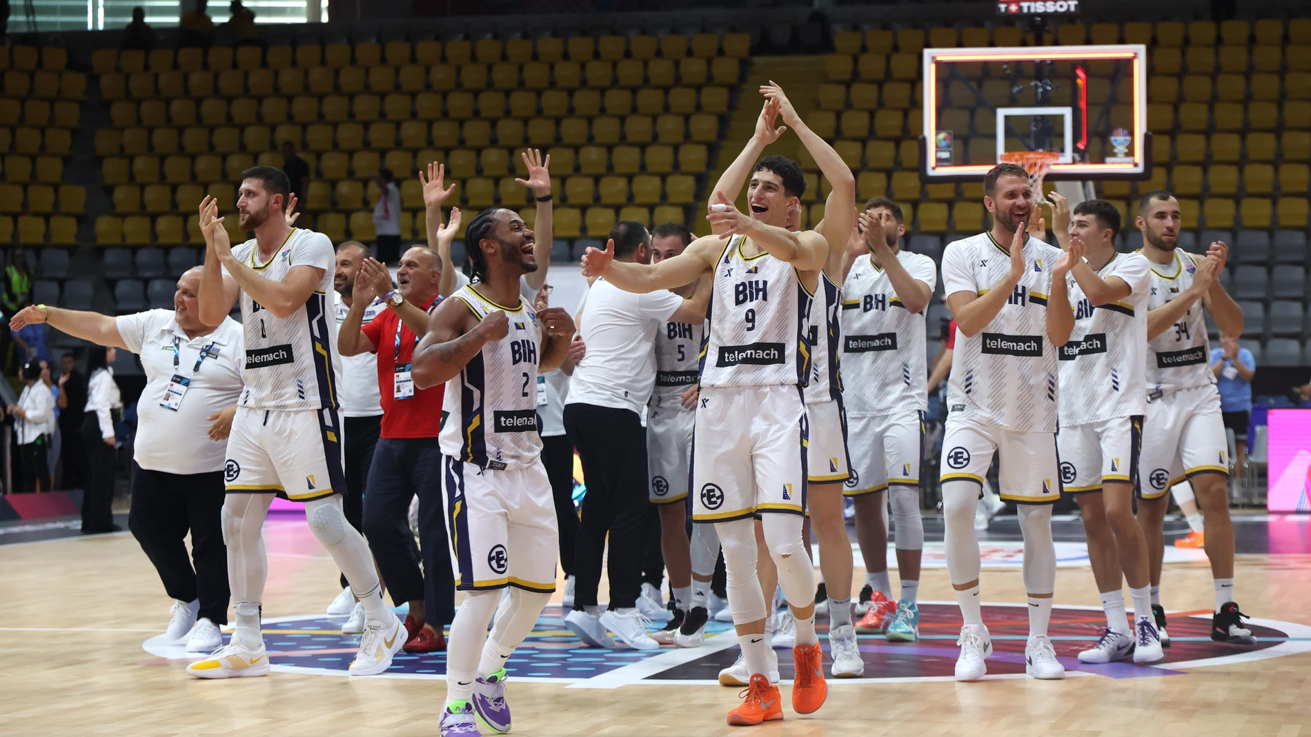 LIMASSOL (Cyprus), 04/09/2025.- Bosnia and Herzegovina's basketball players celebrate during the FIBA EuroBasket 2025 group phase basketball match between Bosnia and Herzegovina and Georgia, in Limassol, Cyprus, 04 September 2025. (Baloncesto, Bosnia-Herzegovina, Chipre) EFE/EPA/GEORGI LICOVSKI