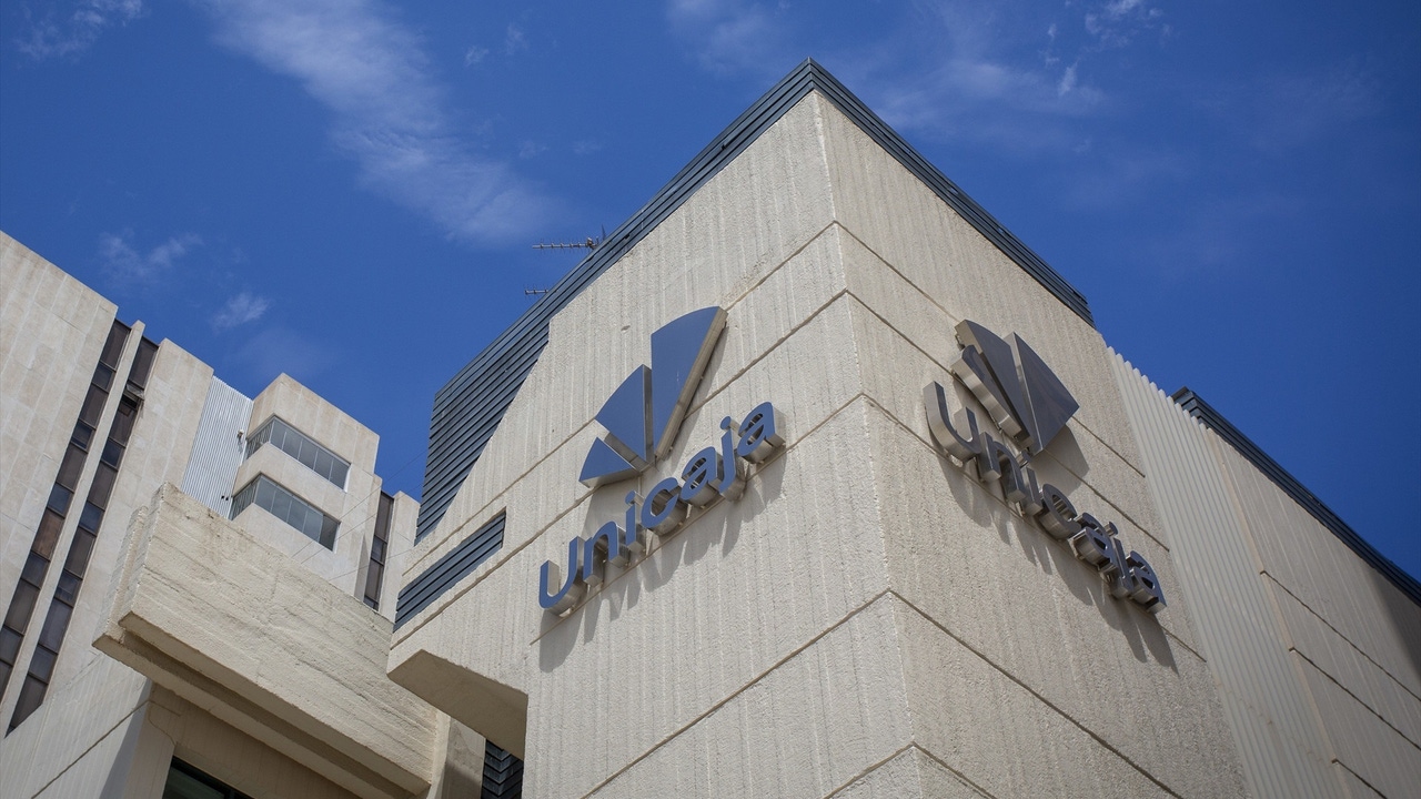 Unicaja lanza una línea multiproducto de financiación para empresas y autónomos
