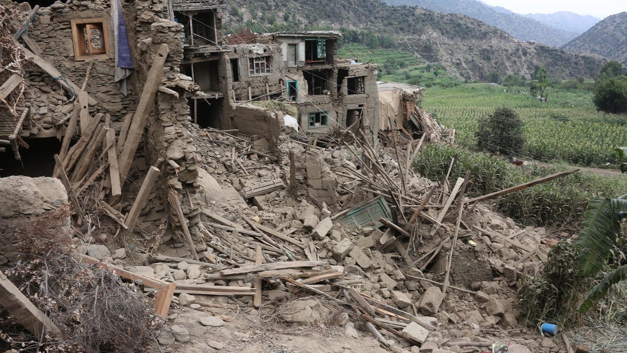 El terromoto que el pasado domingo asoló el este de Afganistan deja ya más de 2.200 muertos
