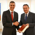 Pedro Sánchez recibe a Álvaro García Ortiz en la Moncloa