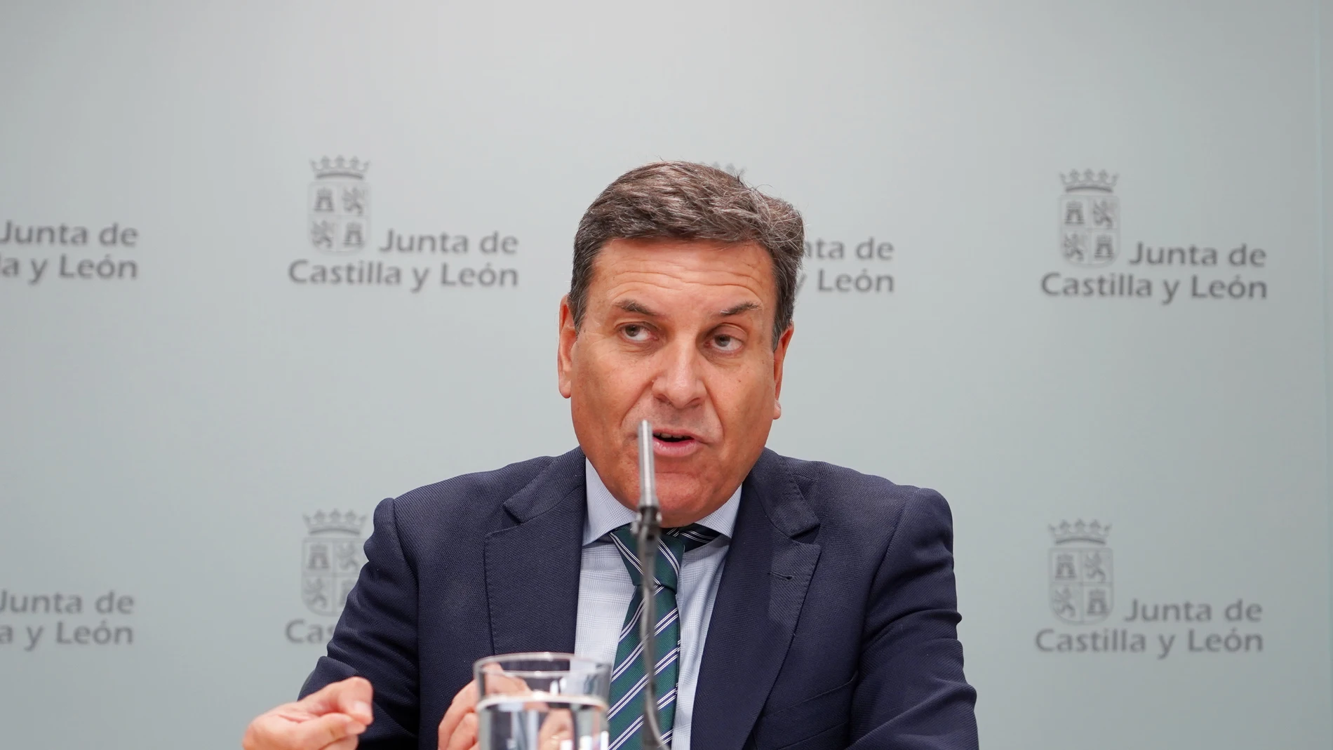 El consejero de Economía y Hacienda y portavoz de la Junta, Carlos Fernández Carriedo, comparece en rueda de prensa posterior al Consejo de Gobierno.
