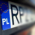 Qué dice de ti que leas las matrículas de los coches como palabras
