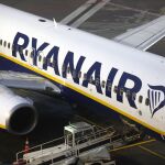 Economía.-Podemos denuncia a Ryanair ante la CNMC por utilizar el recorte de plazas como "chantaje económico encubierto"
