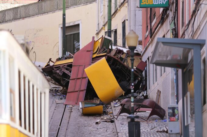 El accidente del funicular en Lisboa deja 16 muertos y 5 heridos en estado crítico