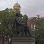 EEUU.- Una jueza falla contra Trump al considerar ilegal la congelación de fondos a la Universidad de Harvard