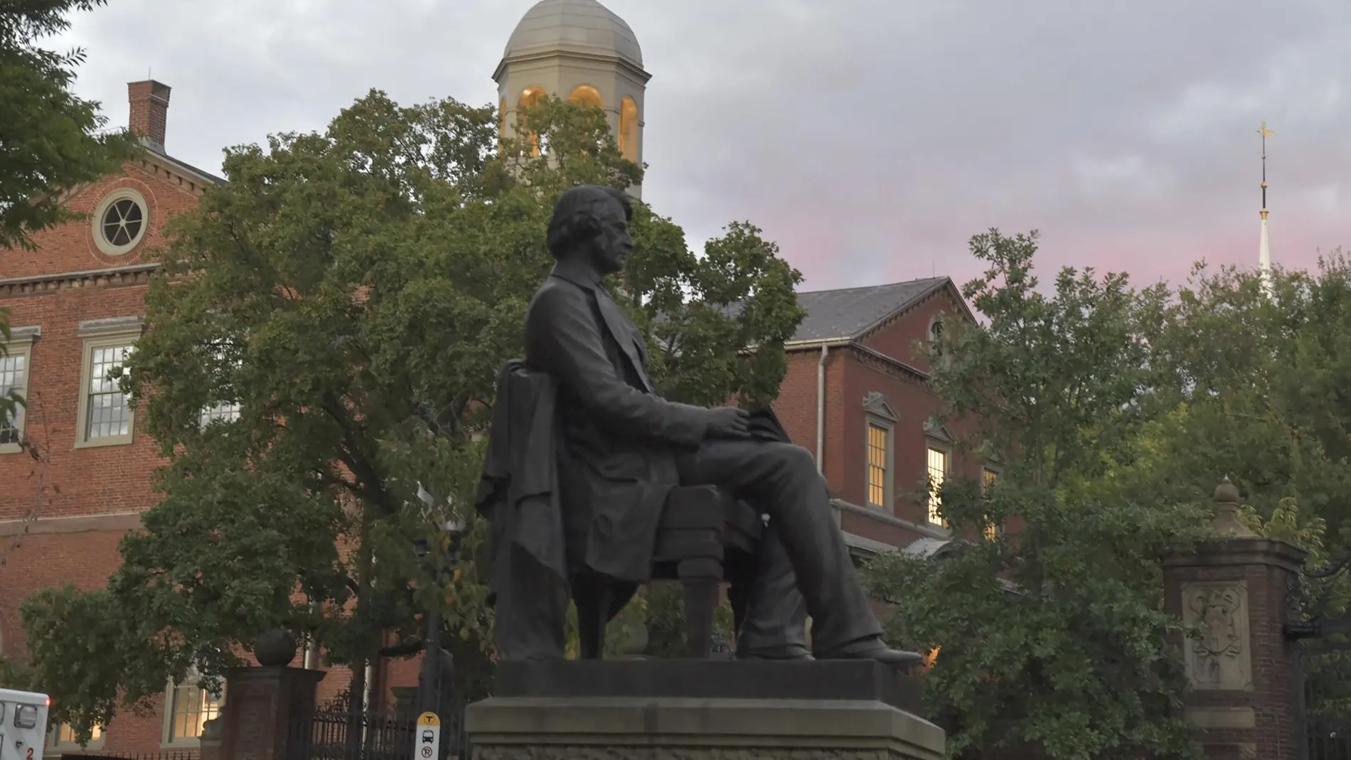EEUU.- Una jueza falla contra Trump al considerar ilegal la congelación de fondos a la Universidad de Harvard