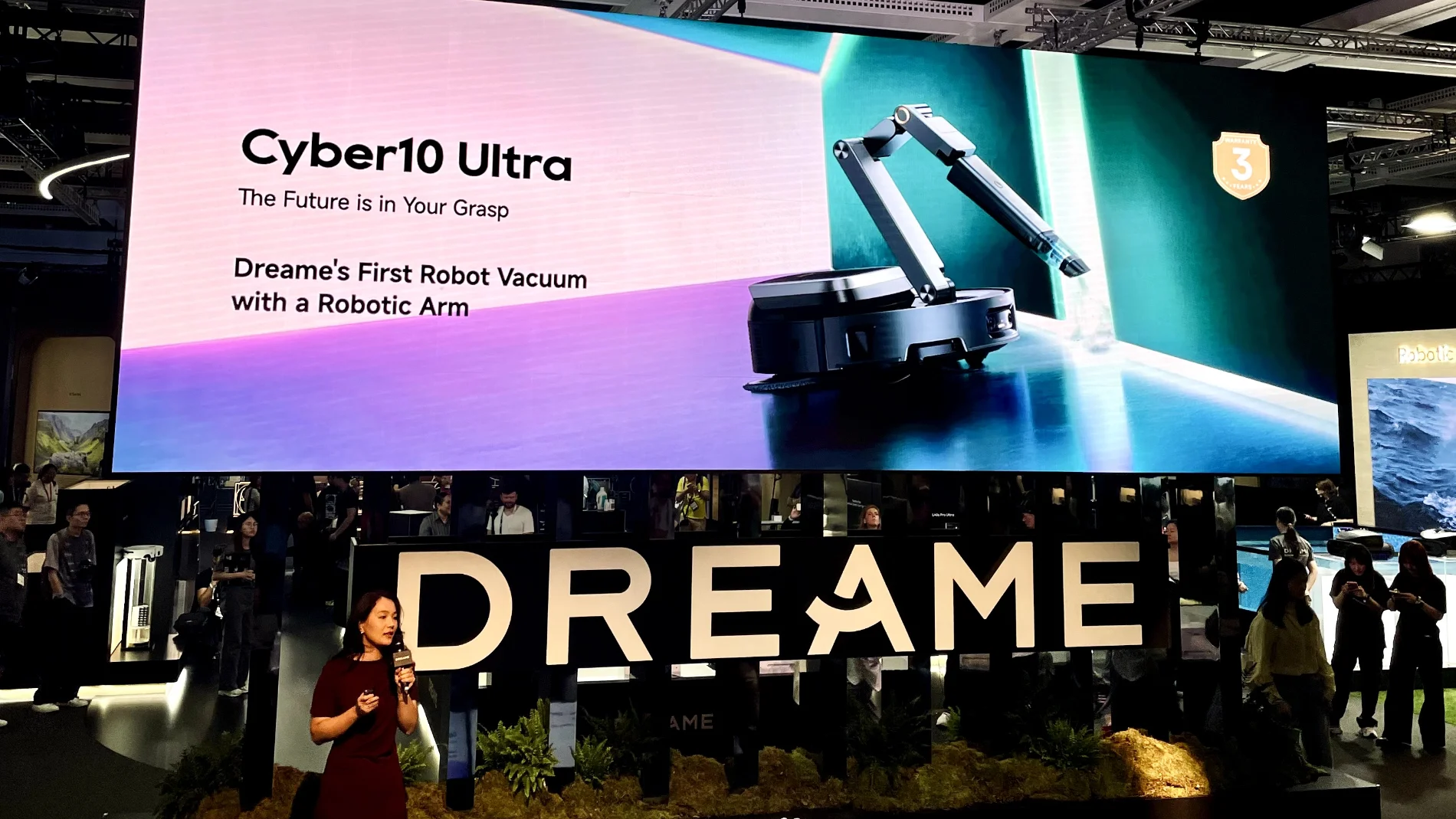 El robot aspirador Cyber10 Ultra, una de las estrellas del evento de Dreame