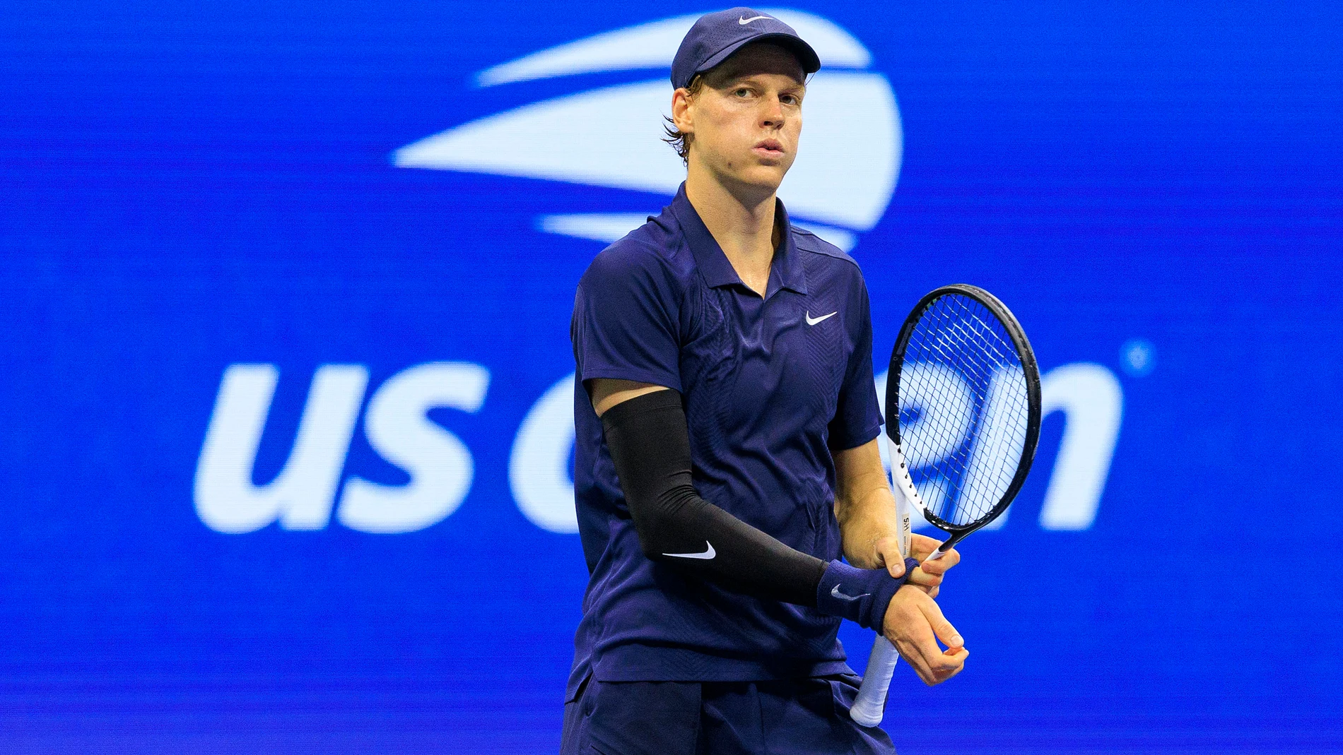 03 September 2025, US, New York City: Italian tennis player Jannik Sinner looks to his team in relief after winning his match against Italian tennis player Lorenzo Musetti on Day 11 of the 2025 US Open at USTA Billie Jean King National Tennis Center. Photo: Marcin Cholewinski/ZUMA Press Wire/dpa Marcin Cholewinski/ZUMA Press Wi / DPA 03/09/2025 ONLY FOR USE IN SPAIN