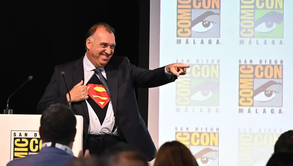 El consejero de Turismo y Andalucía Exterior, Arturo Bernal, interviene durante la presentación del evento cultural Comic