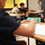 El Gobierno regional apuesta por la bajada de ratios, el incremento de docentes y programas como el de centros prioritarios para seguir reduciendo este indicador