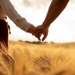Las relaciones más felices hablan de estas 5 cosas cada día, según una psicóloga de parejas
