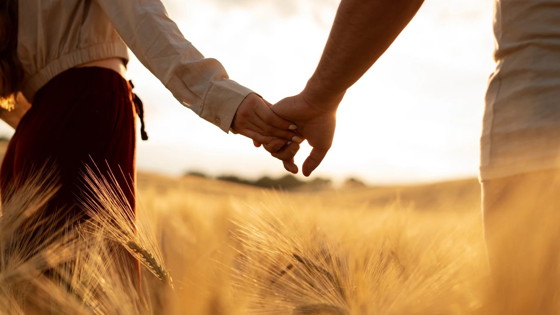 Las relaciones más felices hablan de estas 5 cosas cada día, según una psicóloga de parejas