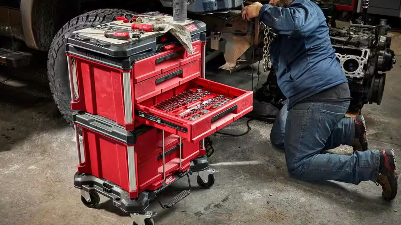 El maletín profesional con 1300 piezas que hace sombra a Bosch y otras marcas, rebajado al 60%