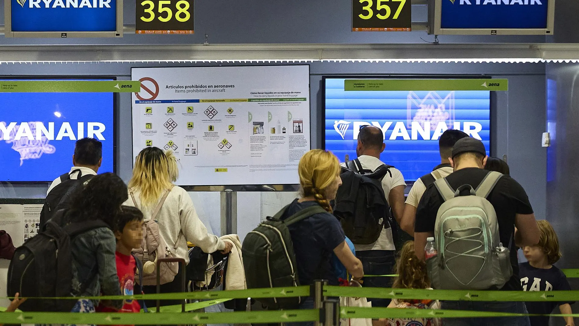 Economía.- Los pasajeros de Ryanair podrán llevar desde hoy un equipaje de mano más grande y gratuito