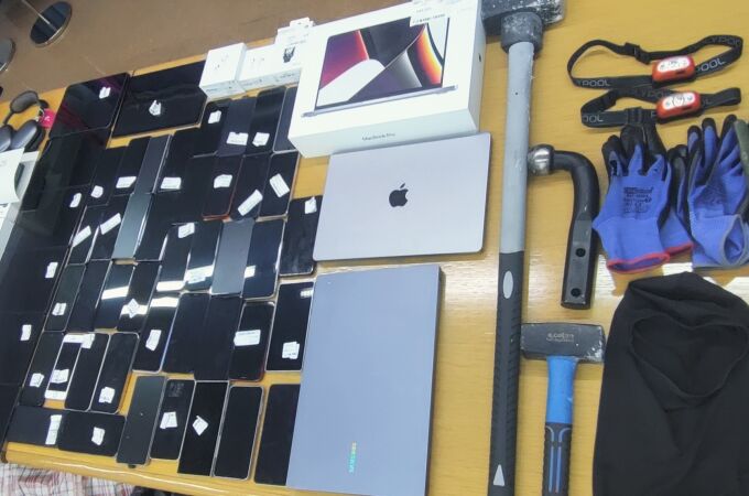 Efectos de la Operación Policial con cuatro detenidos por un robo en el centro comercial Luz del Tajo