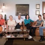 8 cosas que las familias de clase media-baja siempre tienen en su salón