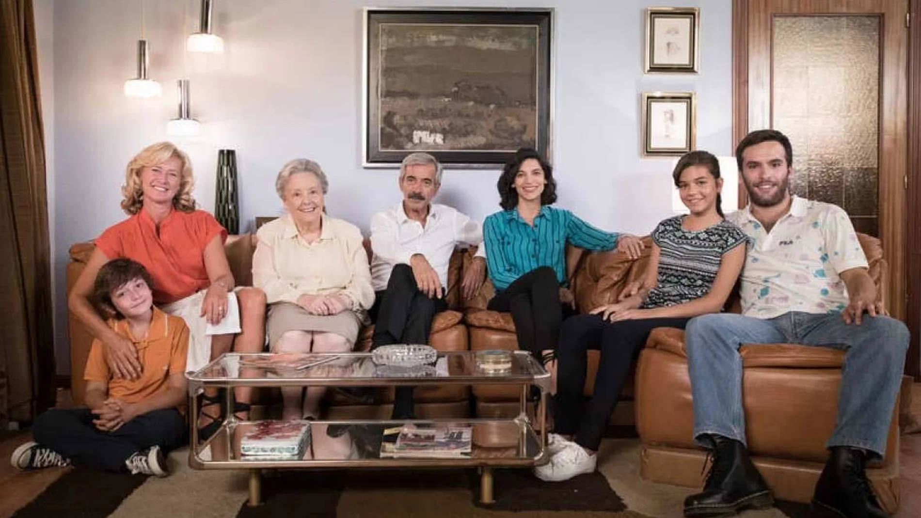 8 cosas que las familias de clase media-baja siempre tienen en su salón