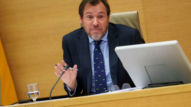 Óscar Puente comparece en la Comisión de Transportes del Congreso. David Jar