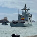El BAM 'Rayo' zarpa del Arsenal Militar de las Palmas de Gran Canaria