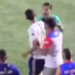 Vergüenza en el fútbol: abofetean a una árbitra y su reacción es impactante