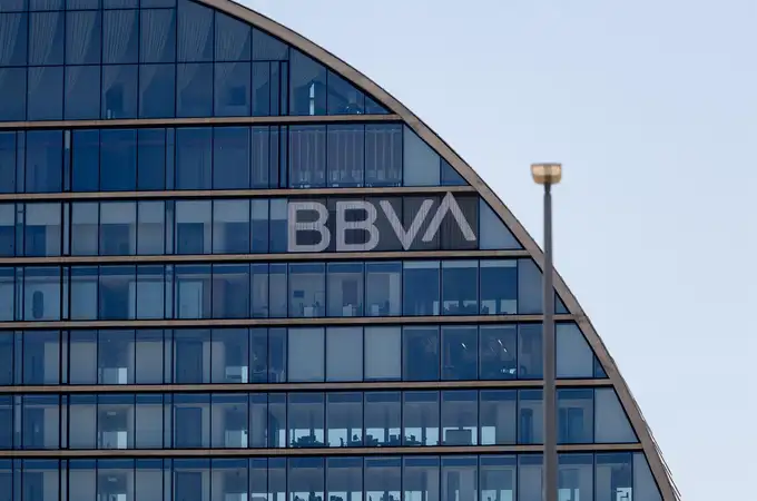 La CNMV autoriza la OPA del BBVA al Sabadell sin mejora aún de la oferta La CNMV autoriza la OPA del BBVA al Sabadell sin mejora aún de la oferta