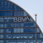 Economía/Finanzas.- La CNMV aprueba la OPA de BBVA sobre Sabadell