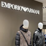 Dos camisetas Armani por un precio inesperado: lo básico también puede ser elegante