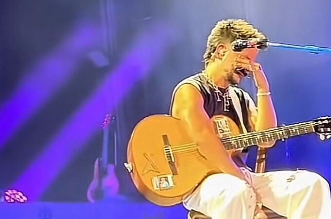 Camilo rompe a llorar en pleno concierto en Albacete.