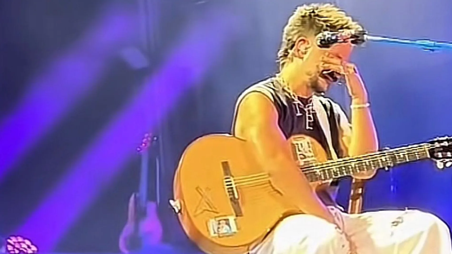 Camilo rompe a llorar en pleno concierto en Albacete.