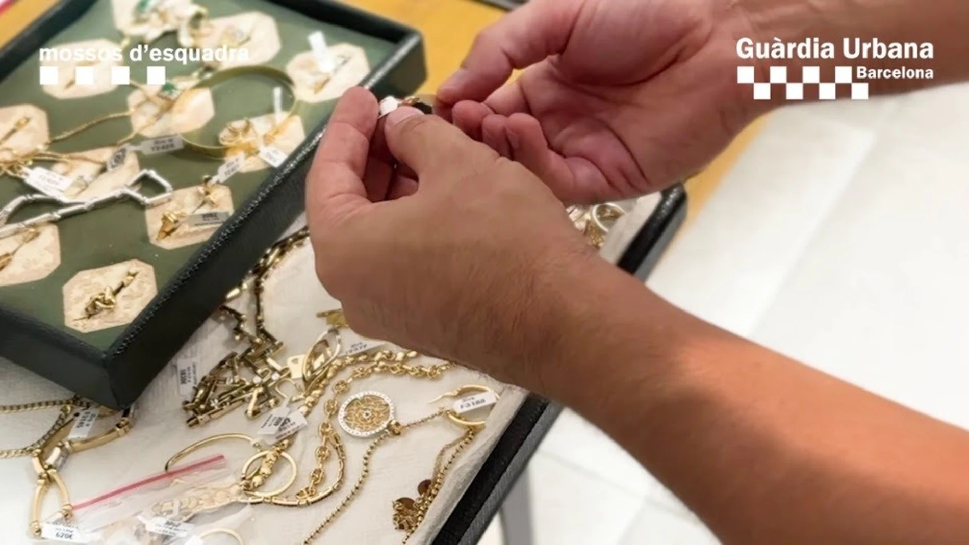 Mossos y Guàrdia Urbana recuperan joyas, relojes y oro valorados en 600.000 euros en tiendas de compraventa en Barcelona REMITIDA / HANDOUT por Mossos d'Esquadra Fotografía remitida a medios de comunicación exclusivamente para ilustrar la noticia a la que hace referencia la imagen, y citando la procedencia de la imagen en la firma 05/09/2025