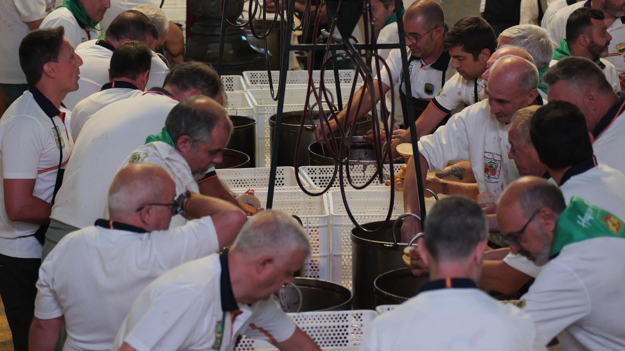 Hoyo de Manzanares prende los fogones para festejar La Caldereta este domingo