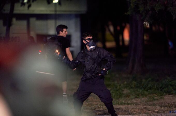 Serbia.- Enfrentamientos entre manifestantes y Policía en una noche de protestas ante la universidad de Novi Sad