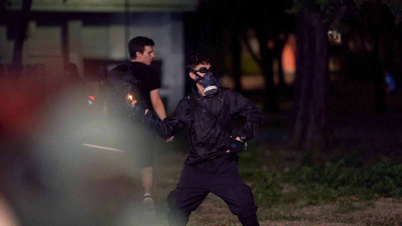 Más de 40 detenidos y decenas de heridos en protestas en Serbia
