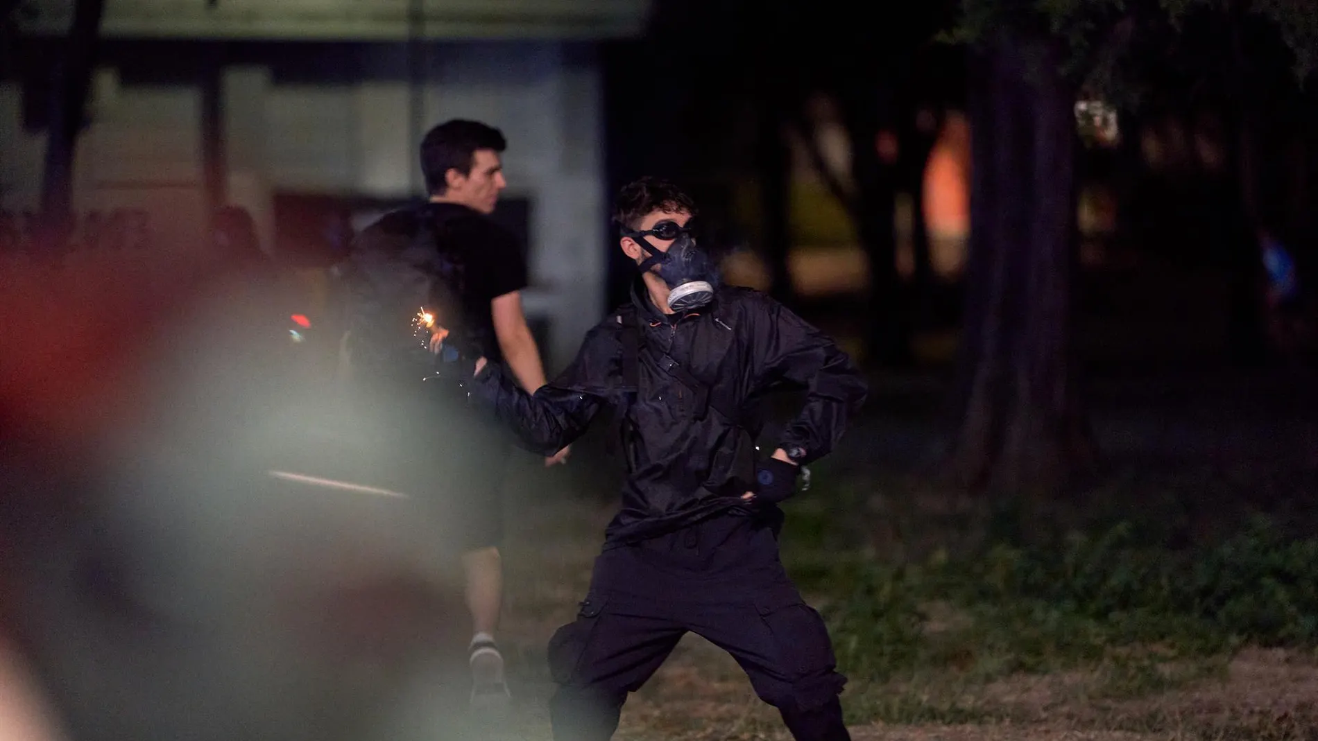 Serbia.- Enfrentamientos entre manifestantes y Policía en una noche de protestas ante la universidad de Novi Sad