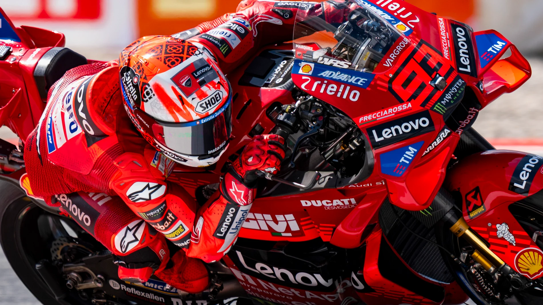 MONTMELÓ (BARCELONA), 07/09/2025.- El piloto español de MotoGP Marc Márquez (Ducati Lenovo Team) durante el Gran Premio de Cataluña, que se ha disputado este domingo en el circuito de Barcelona-Cataluña en Montmeló. EFE/Siu Wu