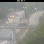 Un autocar con unos 60 pasajeros vuelca en la C-32 en Santa Susanna (Barcelona)