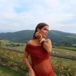 María Pombo se convierte en la invitada premamá perfecta.