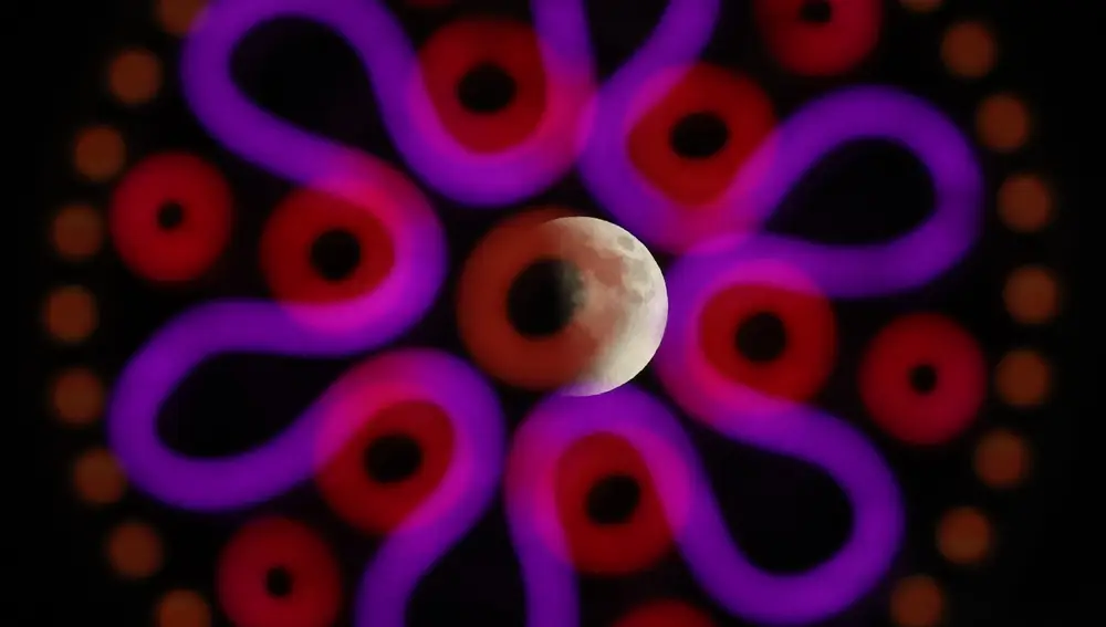 Blood moon rises above Jerusalem